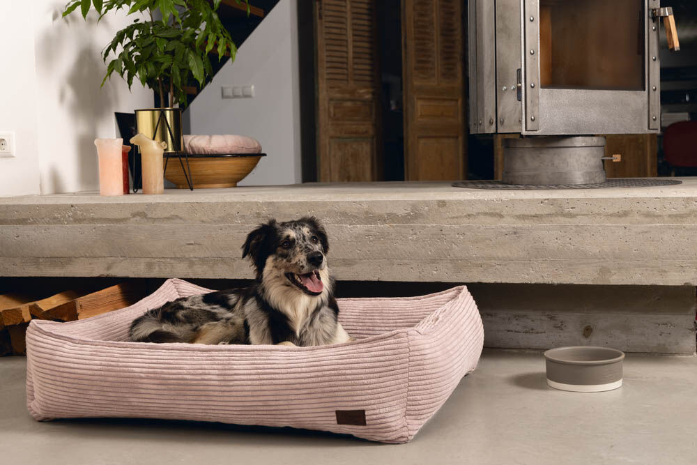 Designed by Lotte Ribbed - Hondenmand - roze - 22x70x80 cm - M