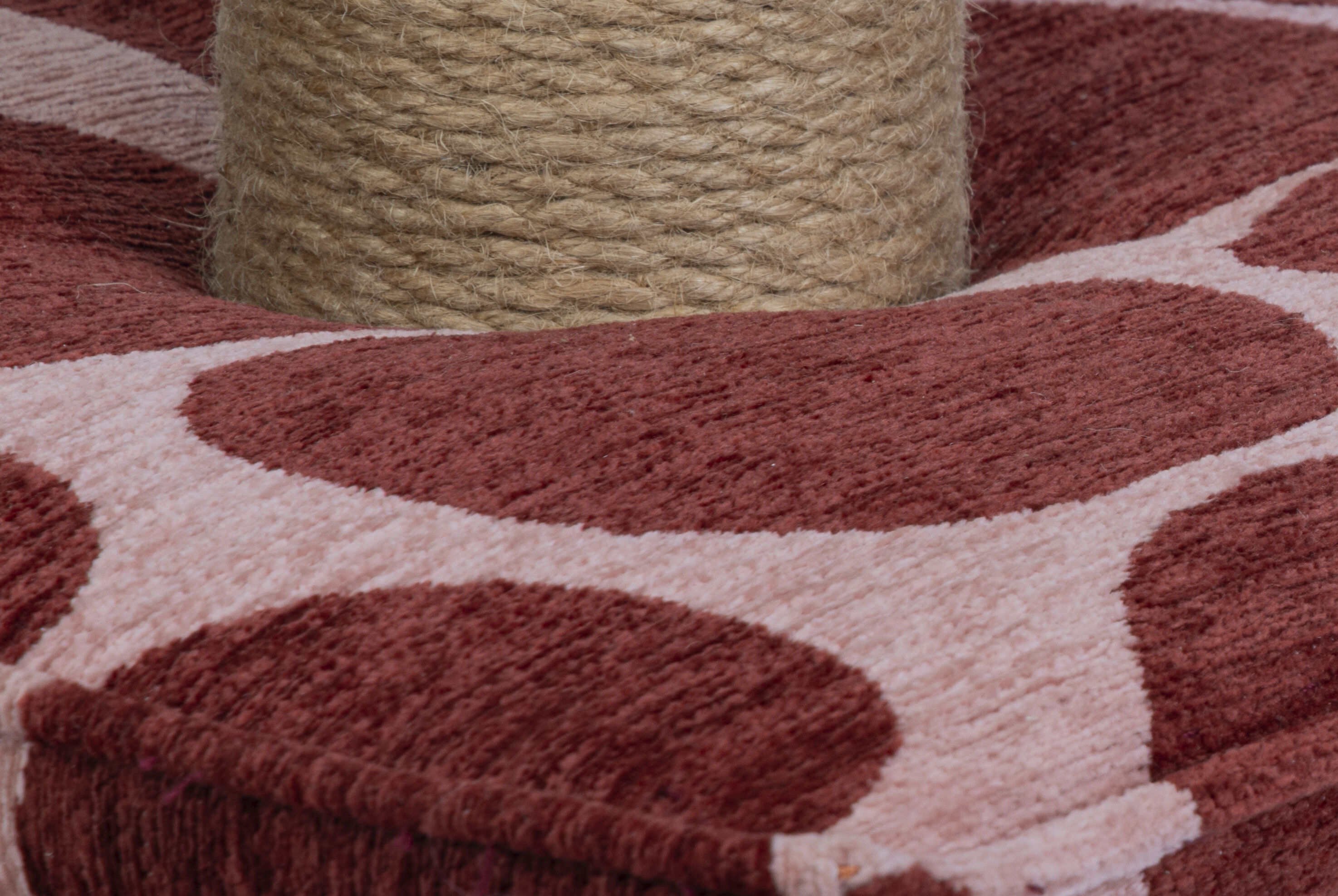 Beeztees Dotz - Krabpaal - Rood - 60x35x35 cm