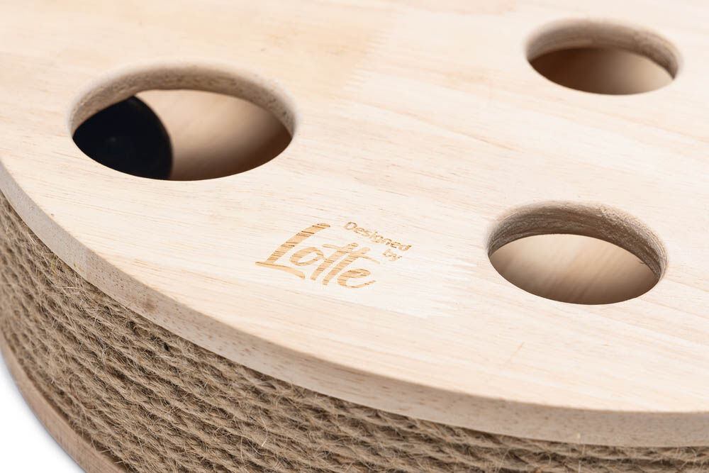 Designed by Lotte Raya - Kattenspeeltje - Bruin