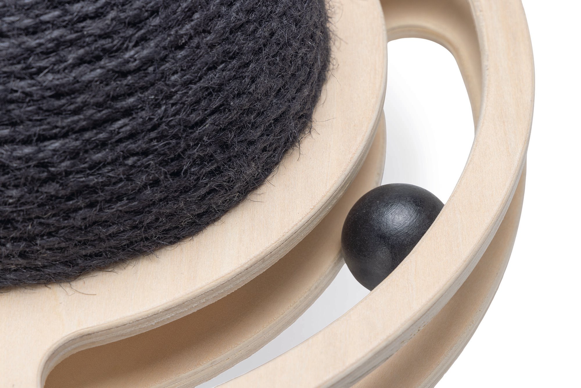 Designed by Lotte Baya - Speelbol - bruin