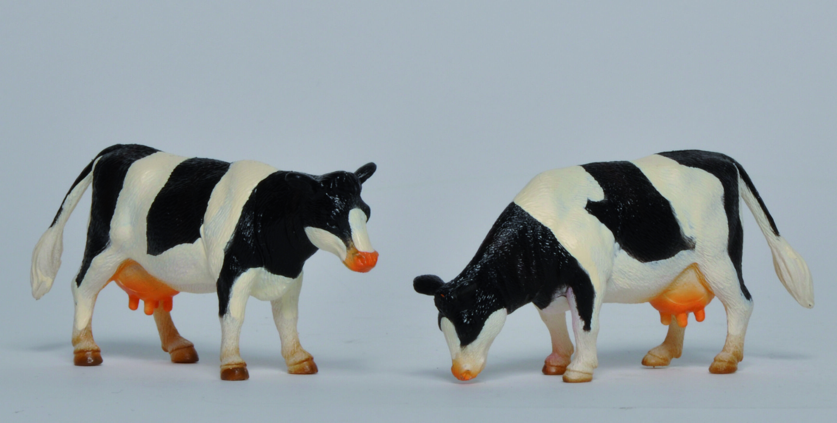 Kids Globe Koeien staand (2x) 1:32 - Accessoires Kids Globe Koeien staand (2x) 1:32 - Accessoires