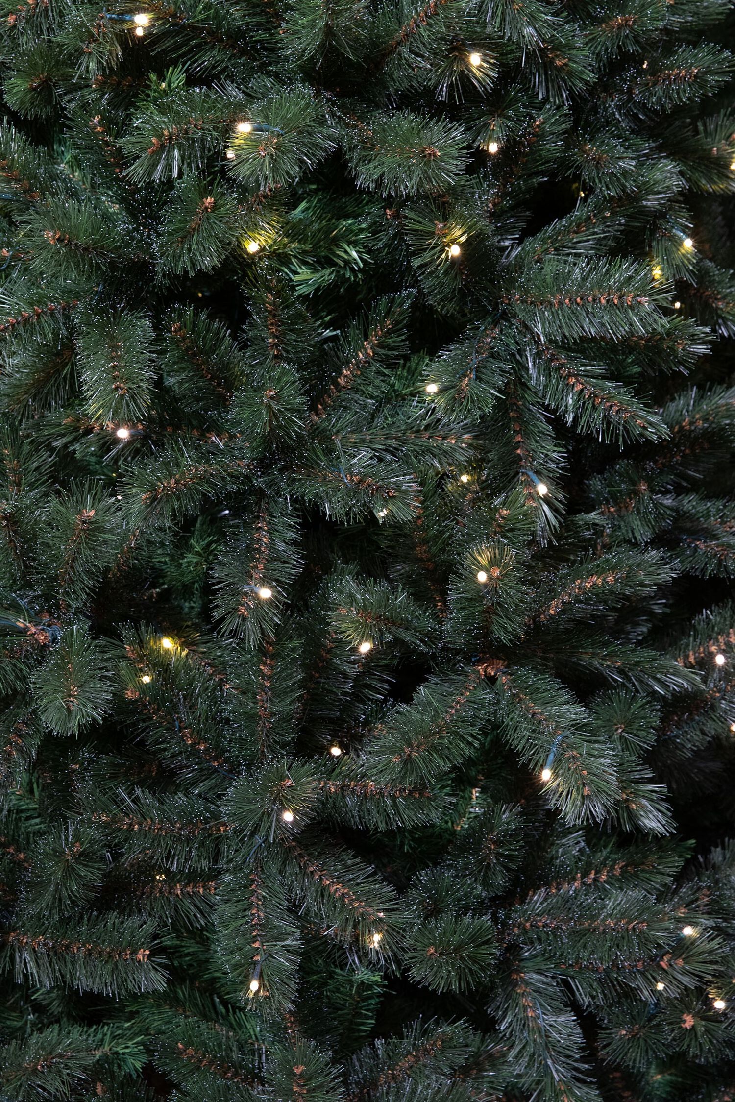 Triumph Tree Forest frosted - Kunstkerstboom - Groen - 400 - 230 cm