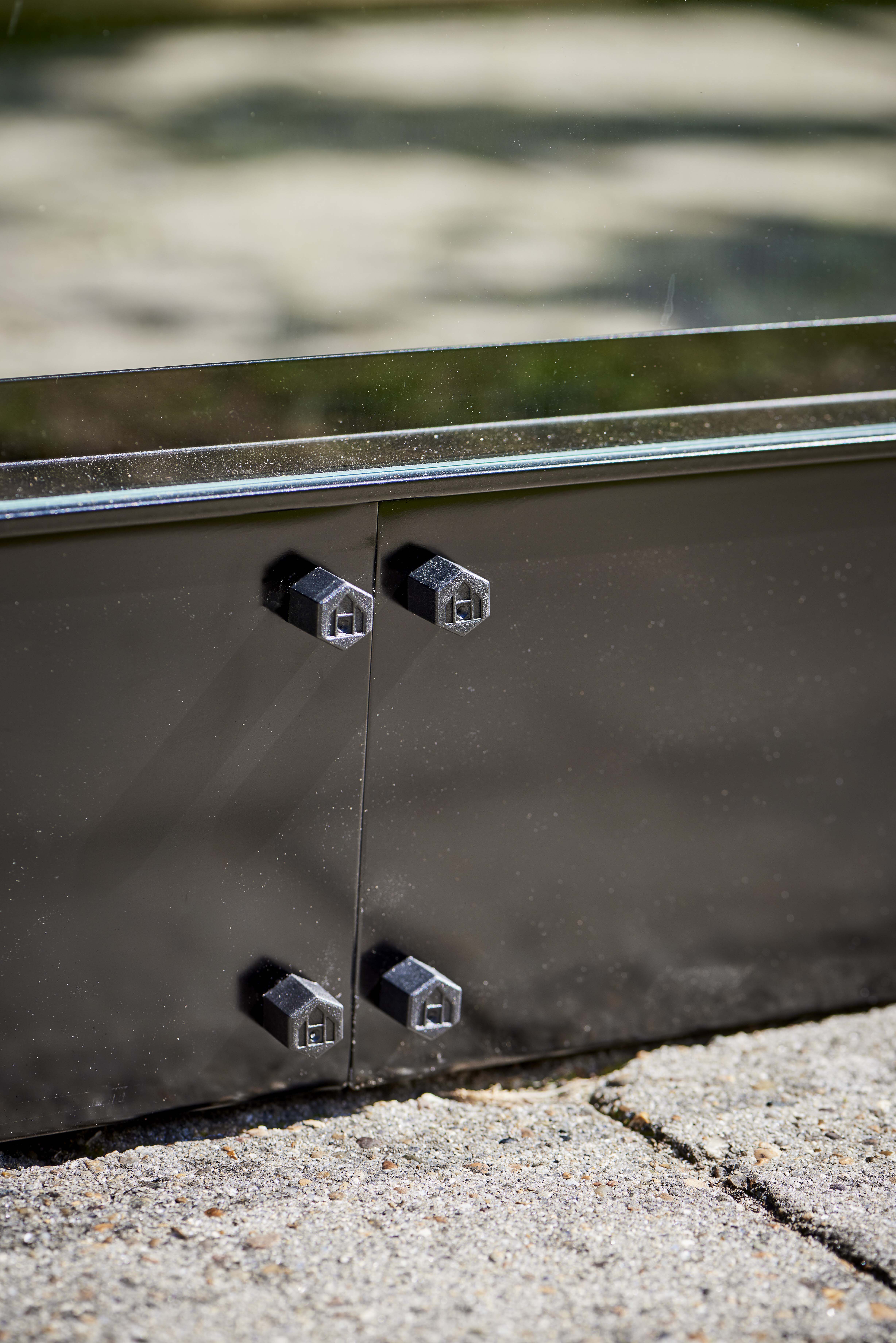 Halls Qube LT 68 - Fundering - zwart - 3x12x251 cm