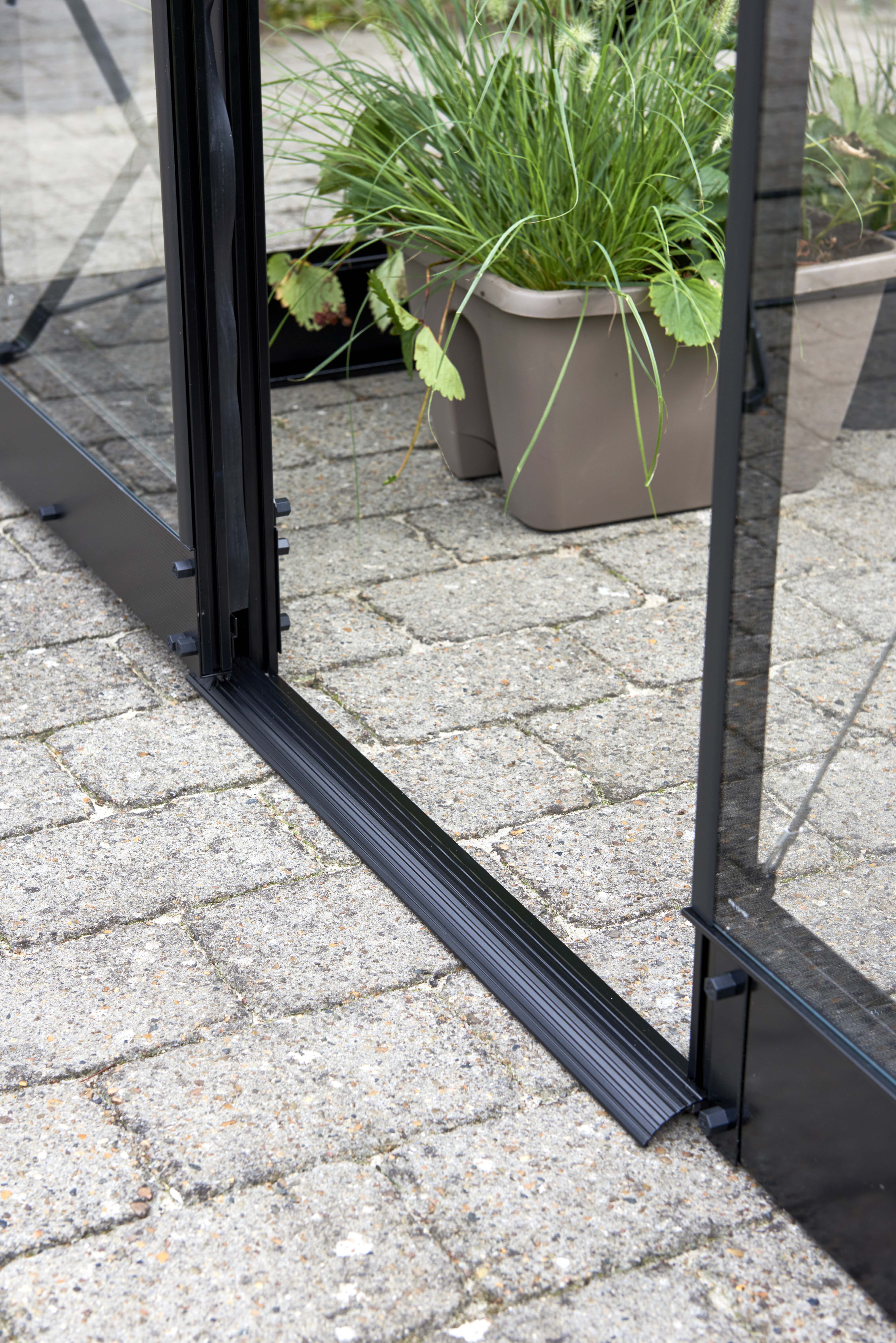 Halls Qube LT 68 - Fundering - zwart - 3x12x251 cm