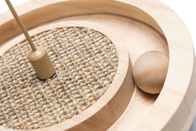 Designed by Lotte Winni - Kattenspeeltje - Bruin