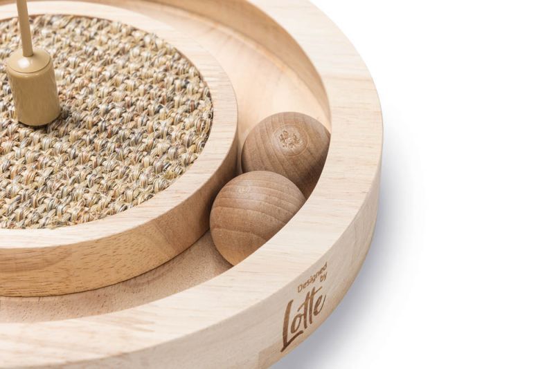 Designed by Lotte Winni - Kattenspeeltje - Bruin