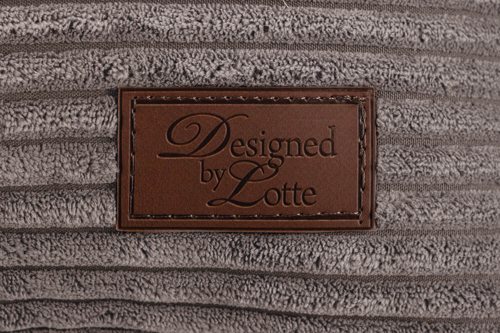 Designed by Lotte Ribbed - Hondenmand - bruin - 20x60x65 cm - S