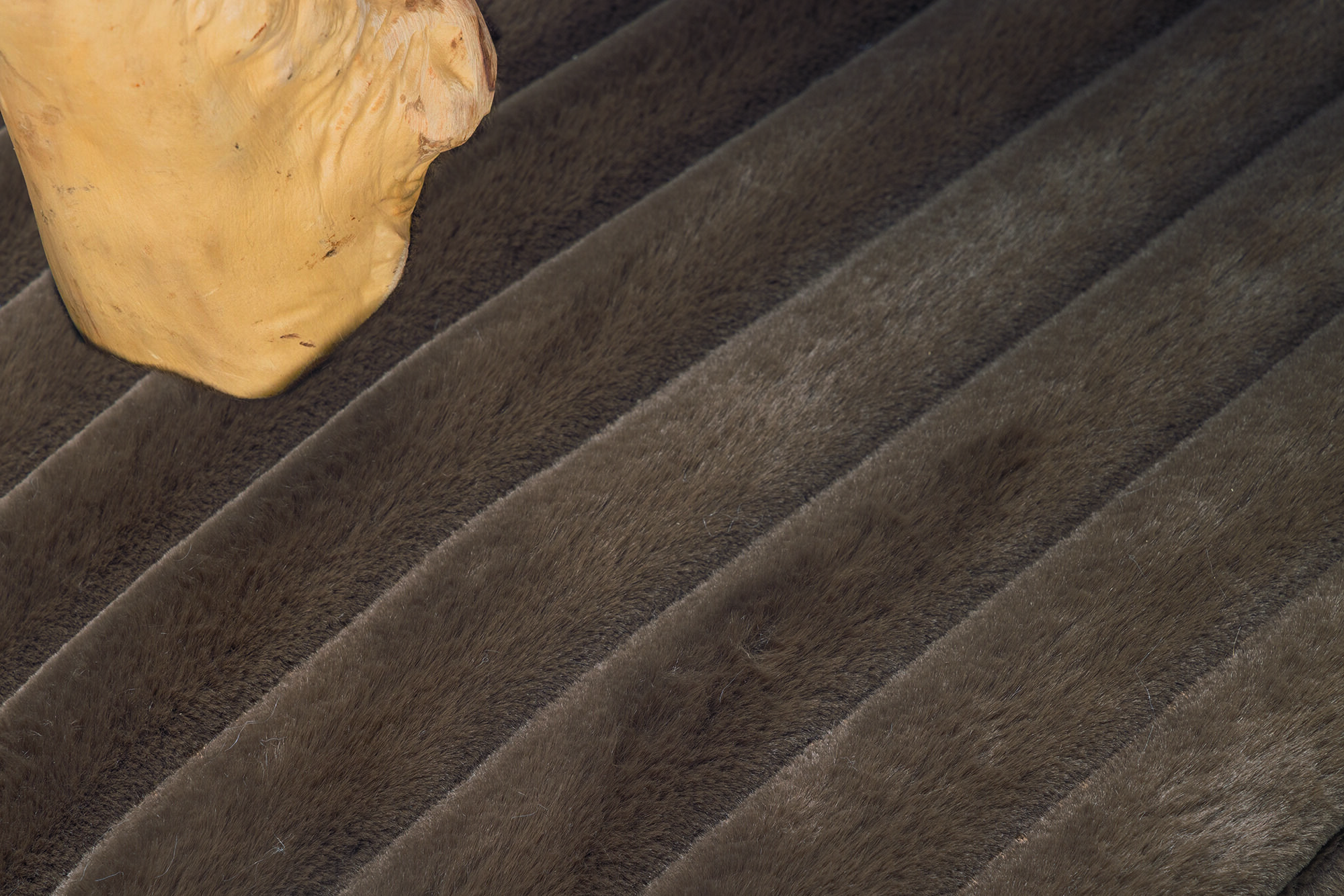 Designed by Lotte Reya - Krabpaal - Creme - 103x60x60 cm