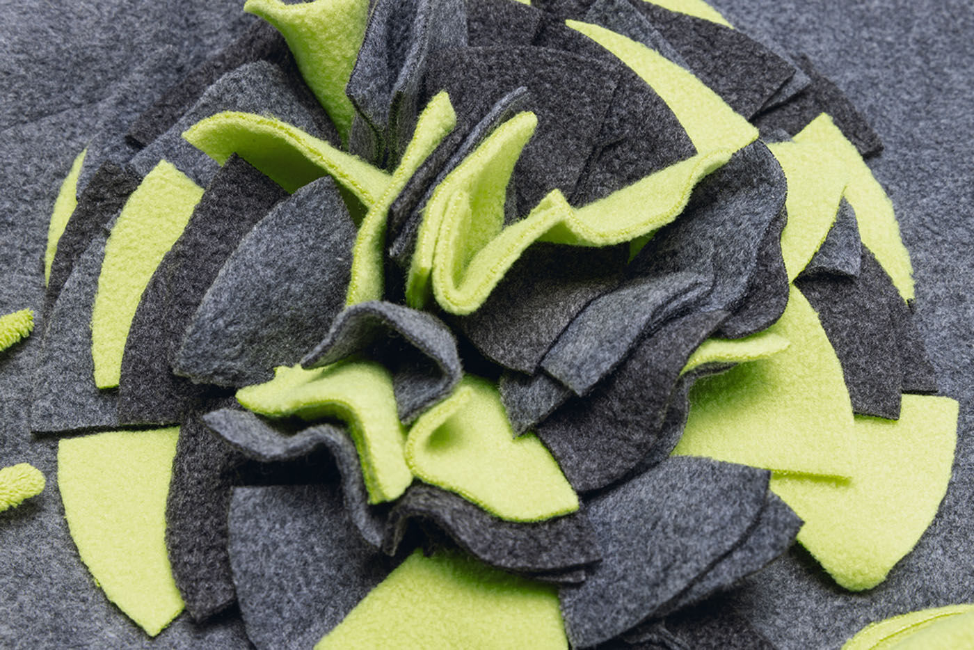 Beeztees Flora - Snuffelmat - Hondenspeelgoed - multi - 7x45x70 cm