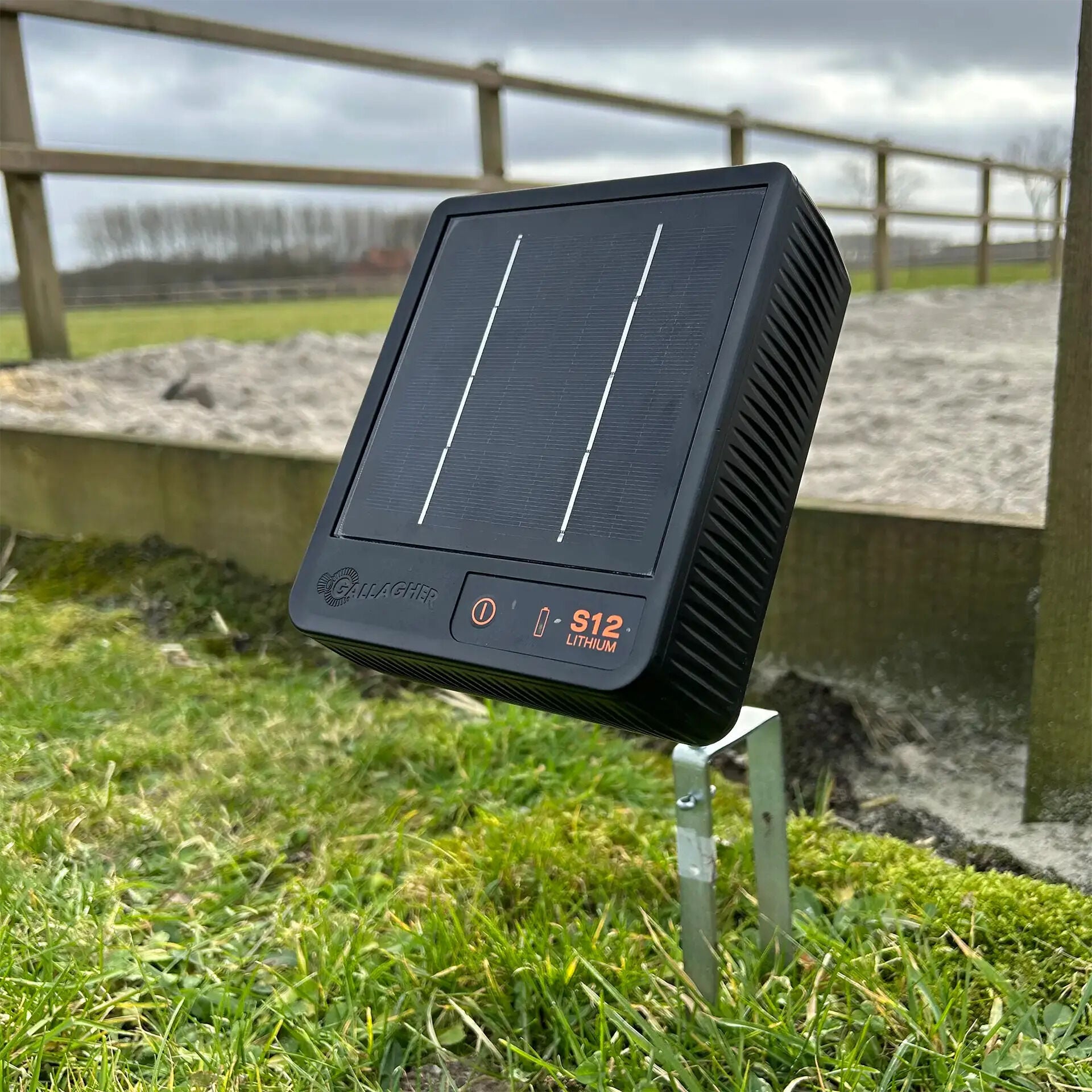 Gallagher Solar S12  Incl. Lithium Batterij met gratis Standaard - Solar schrikdraadapparaat - 16.5 cm - 14 cm