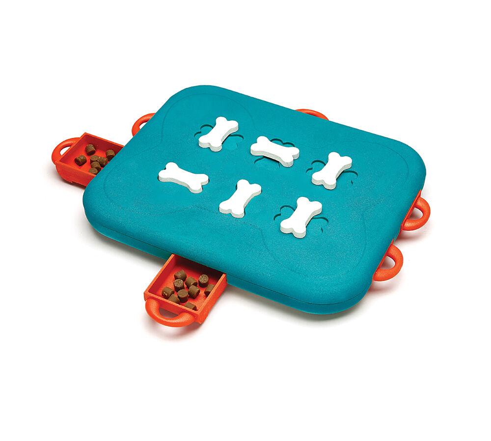 Nina Ottoson Dog Casino - Puzzel - Hondenspeelgoed - Turquoise - 5x30x36 cm Nina Ottoson Dog Casino - Puzzel - Hondenspeelgoed - Turquoise - 5x30x36 cm