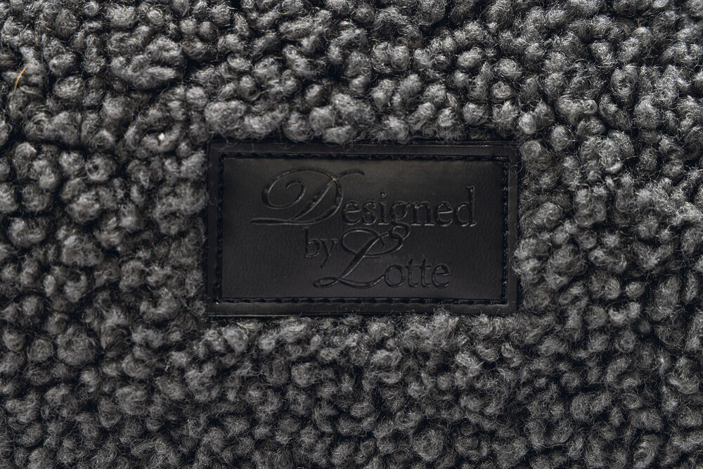 Designed by Lotte Yndis - Hondenkussen - Bouclé - Ovaal - Antraciet - 15x60x65 cm - S