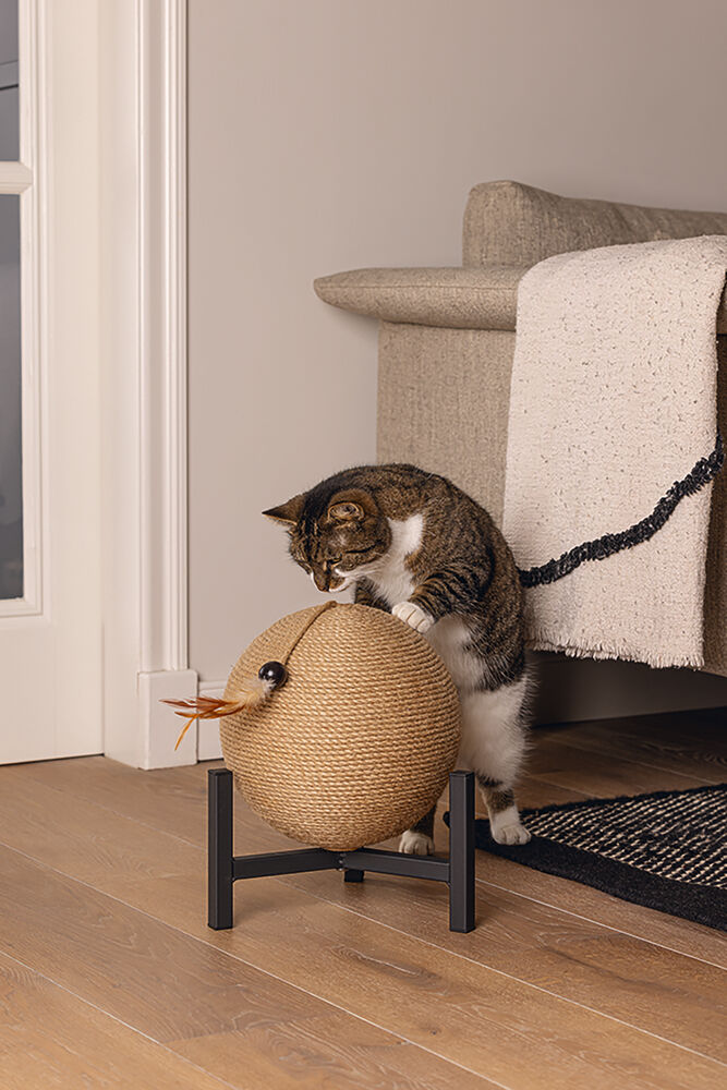 Designed by Lotte Tyra - Krabbol - Bruin - 32x27x29 cm