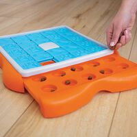 Nina Ottosson Challenge Slider - Puzzel - Hondenspeelgoed - Blauw / Oranje - 5.9x37.9x37.9 cm