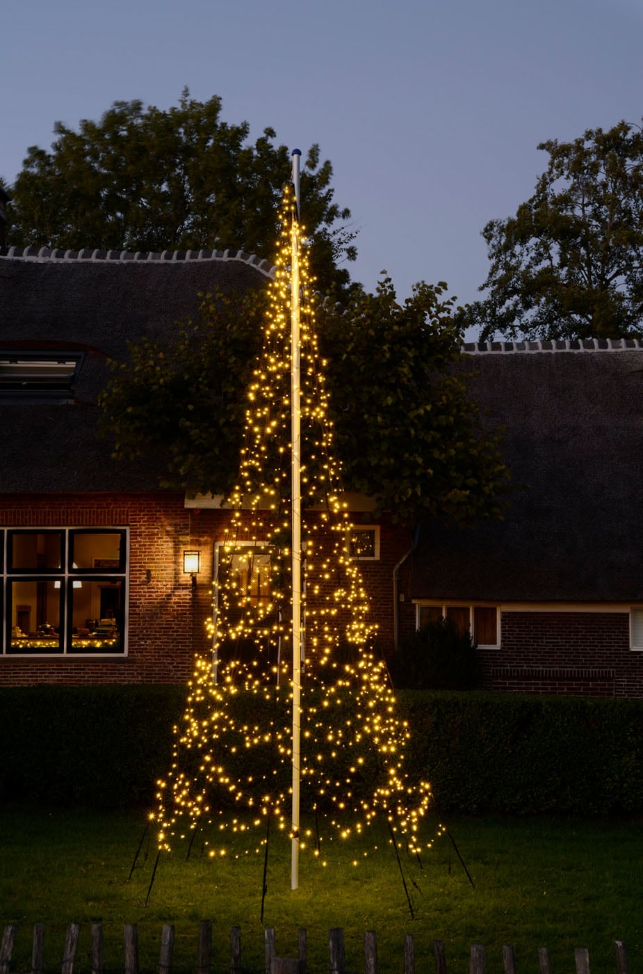 Fairybell - Vlaggenmast kerstboom - 1200 - Warm wit - 600 cm Fairybell - Vlaggenmast kerstboom - 1200 - Warm wit - 600 cm