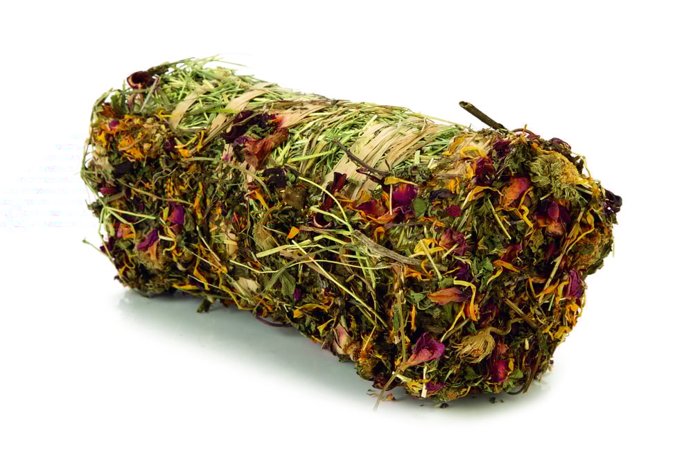 Beeztees Hooirol met Bloemen - Knaagdiersnack - Bloemen